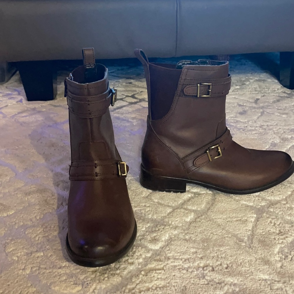 Clarks brown boot